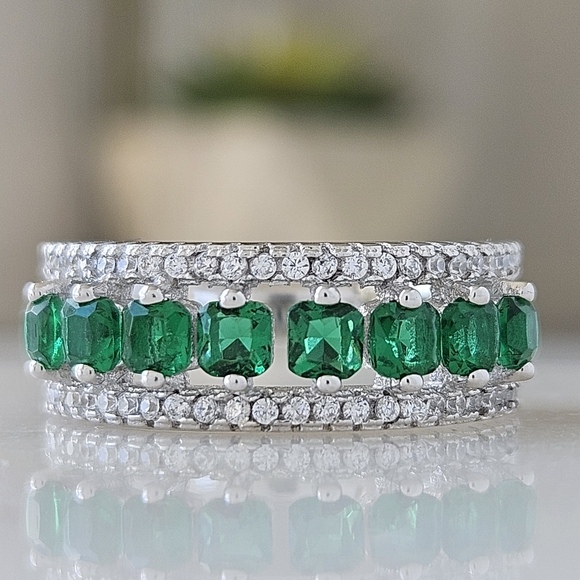 Green Emerald eternity ring, 925 Sterling Silver Charmed Aroma - Picture 1 of 8